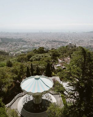 Şehir parkının manzarası