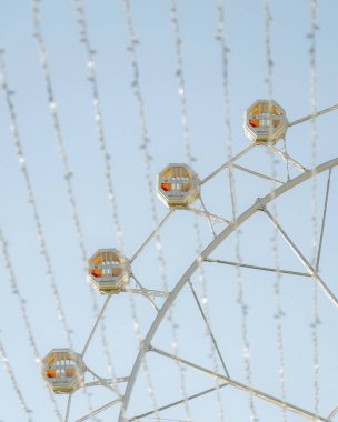 Güzel beyaz kristal kürenin yakın çekimi.