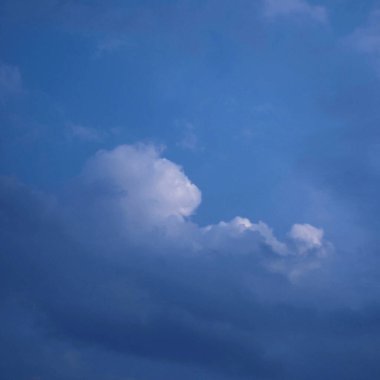 Bulutlu güzel gökyüzü, doğa arka planı