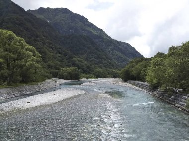 Güzel göl manzarası