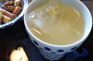 Lezzetli Asya yemeklerinin yakın görüntüsü