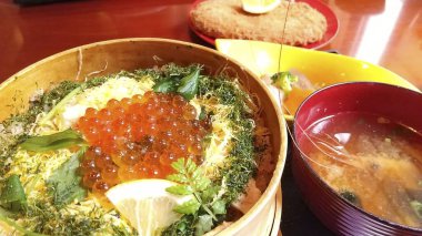 Lezzetli Asya yemeklerinin yakın görüntüsü