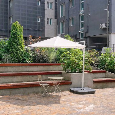 Şehrin modern binası