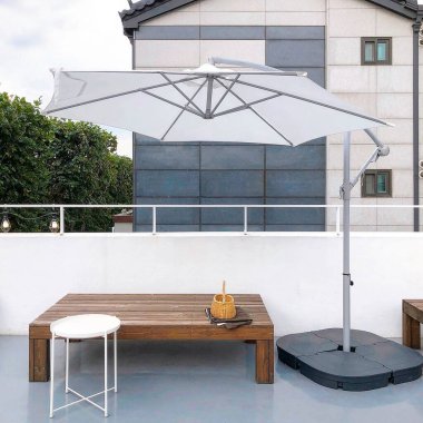 sandalyeli ve masalı masa