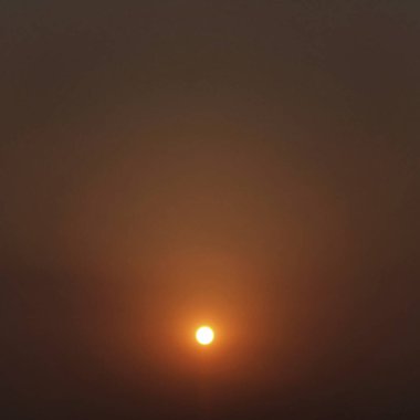 Güzel gün batımı gökyüzü bulutlu