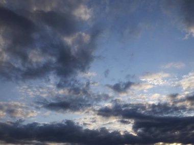 Bulutlu dramatik günbatımı gökyüzü, doğa arka planı