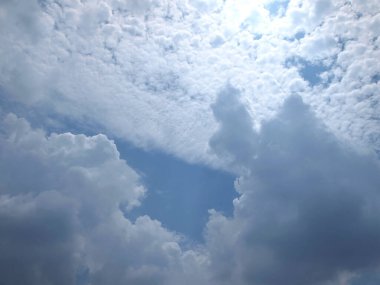 Mavi gökyüzü ve bulut