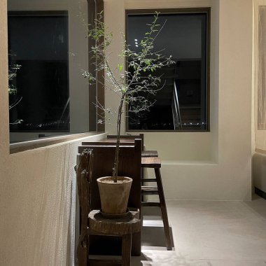 Modern apartmanın içinde.