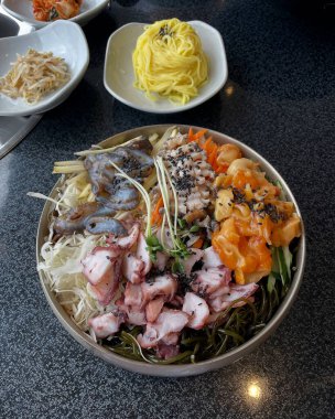 Lezzetli Asya yemeklerinin yakın görüntüsü