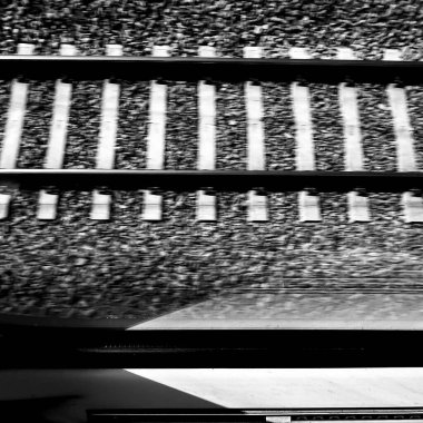 Bir sürü siyah ve beyaz araba yıkama.