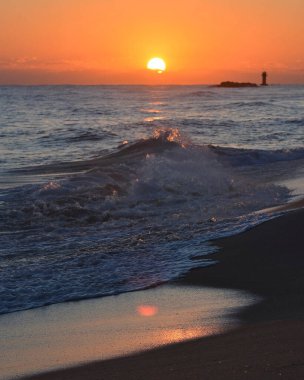 Denizde güzel bir gün doğumu