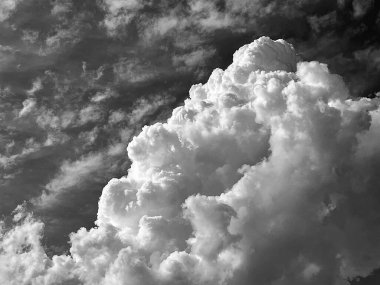 Arkaplanda beyaz bulut ve gökyüzü