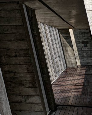 Ahşap zeminli boş oda