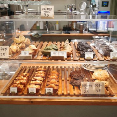 Pazarda fırın ürünleri, şehirde fırın ürünleri.