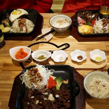 Kore yemekleri, Kore geleneksel restoranı.