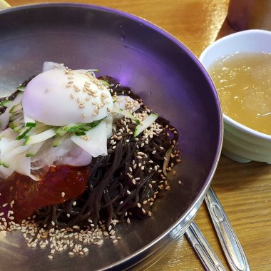 et ve sebzeli erişte.