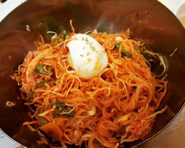 Lezzetli Asya yemeklerinin yakın görüntüsü