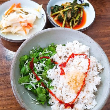 Lezzetli Asya yemeklerinin yakın görüntüsü