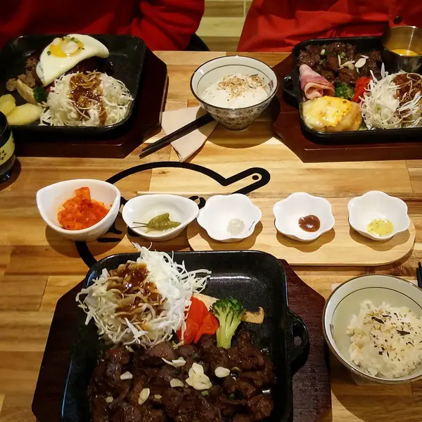 Kore yemekleri, Kore geleneksel restoranı.