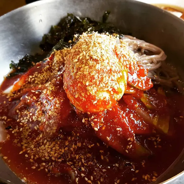 Lezzetli Asya yemeklerinin yakın görüntüsü