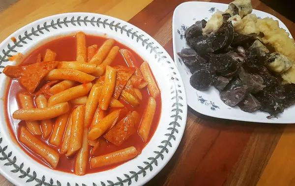 Lezzetli Asya yemeklerinin yakın görüntüsü