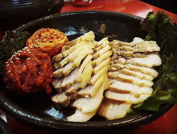 Lezzetli Asya yemeklerinin yakın görüntüsü