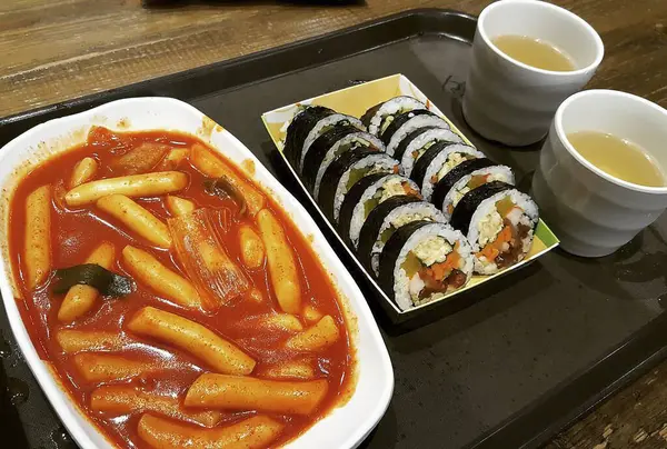 Lezzetli Asya yemeklerinin yakın görüntüsü