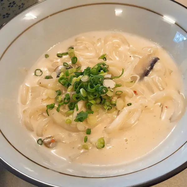 Lezzetli Asya yemeklerinin yakın görüntüsü