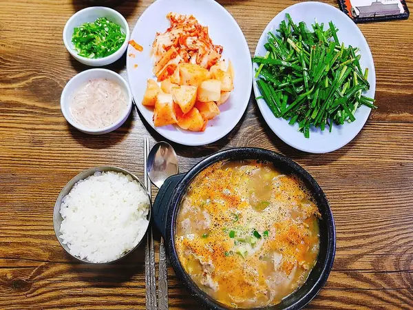 Lezzetli Asya yemeklerinin yakın görüntüsü