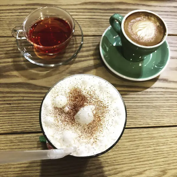 Limonlu ve tarçınlı sıcak çay.