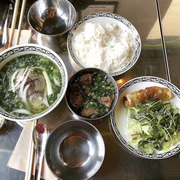 Çorbalı Asya yemeği konsepti