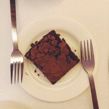 Çatallı çikolatalı kek.