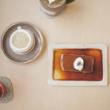 Kahve fincanı ve çay tabağı.