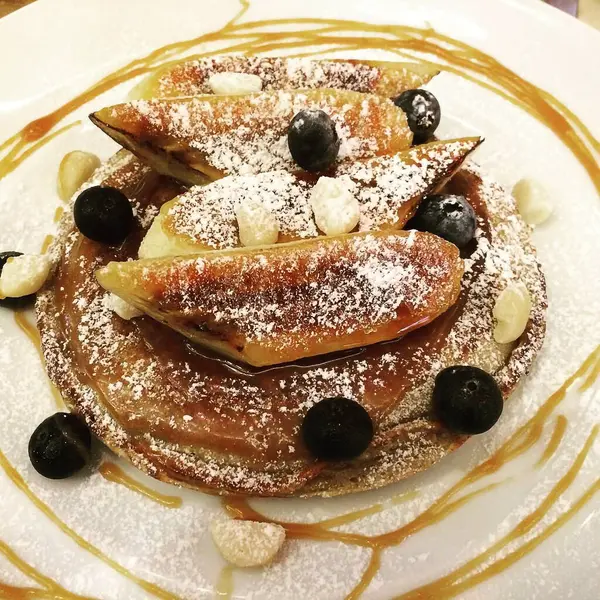 Yaban mersinli leziz krepler, yakından.