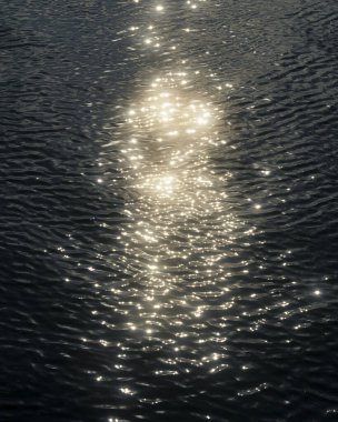 Yansımalı su yüzeyi