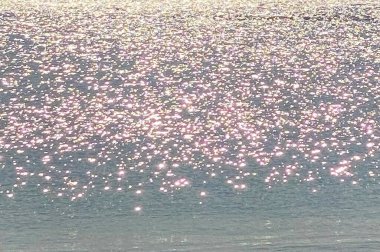 Dalgalı güzel deniz suyu