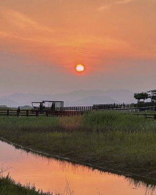 Dağlarda güzel bir gün batımı