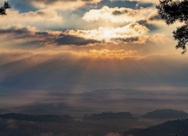 Dağlarda gün batımı