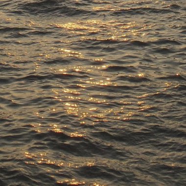 dalgalı deniz suyu yüzeyi