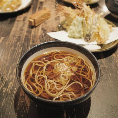 Japon eriştesi, yakın görüş.