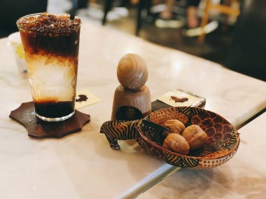 Cam kasede dondurma.