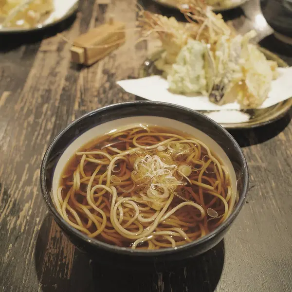 Japon eriştesi, yakın görüş.