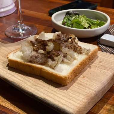 Biftek ve sebze fotoğrafı.