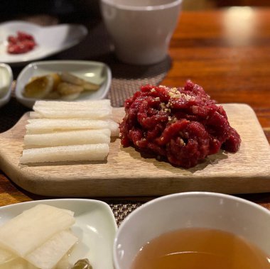 Lezzetli Asya yemeklerinin yakın görüntüsü