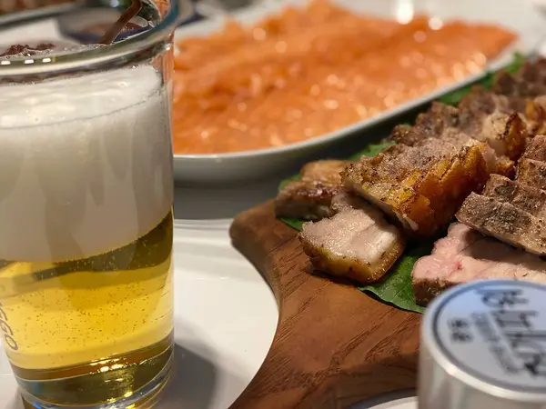 Manzarayı enfes yemeklerle kapatın.