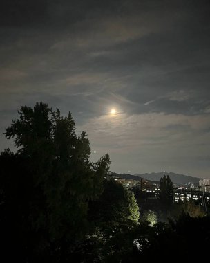 Doğa ve şehir manzarası 