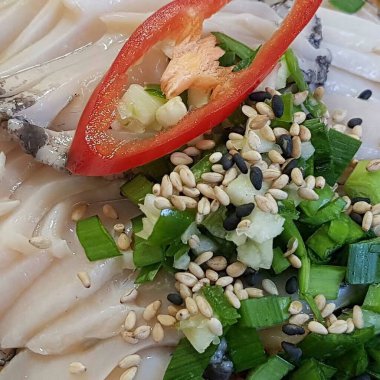 Lezzetli Asya yemeklerinin yakın görüntüsü