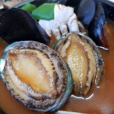 Lezzetli yiyeceklere yakın.