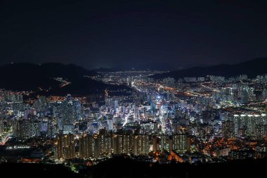 Şehrin gece manzarası