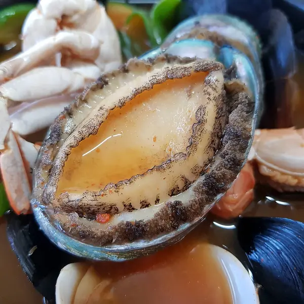 Lezzetli Asya yemeklerinin yakın görüntüsü